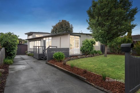 19 Susanne Avenue Nunawading 3131