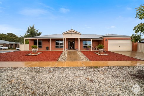 19 Thomas Drive, MARONG VIC 3515