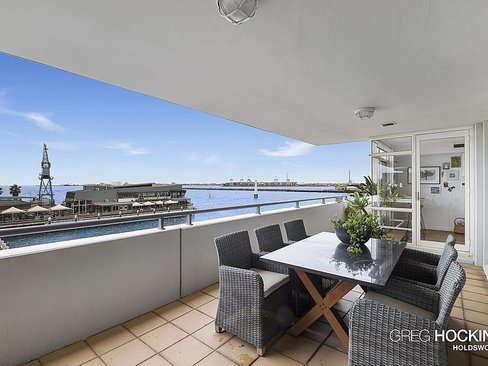 19 105 Beach Street Port Melbourne 3207
