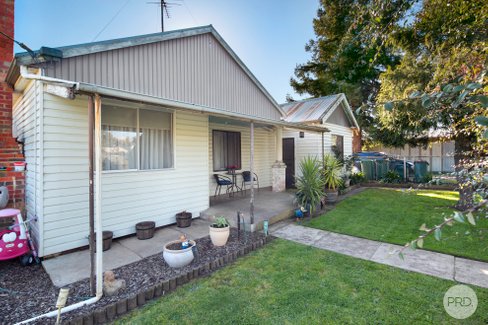 195-197 Howe Street, MINERS REST VIC 3352