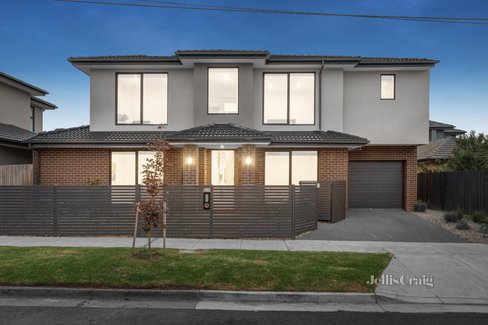 1A Loch Court Bentleigh East 3165