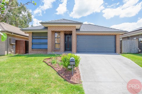 1A Mckeachie Drive, ABERGLASSLYN NSW 2320