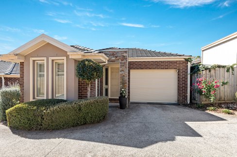 1a/16 Russell Avenue  Mooroolbark 3138