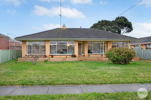 1B Browns Parade, WENDOUREE VIC 3355