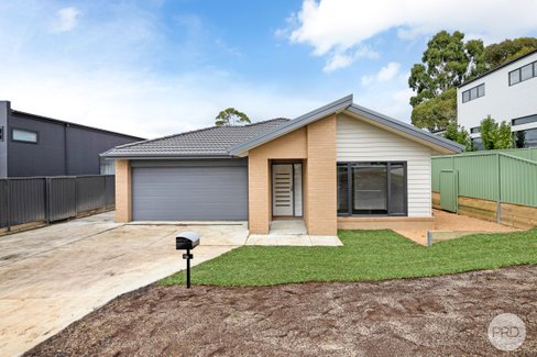1B Walker Street, BLACK HILL VIC 3350