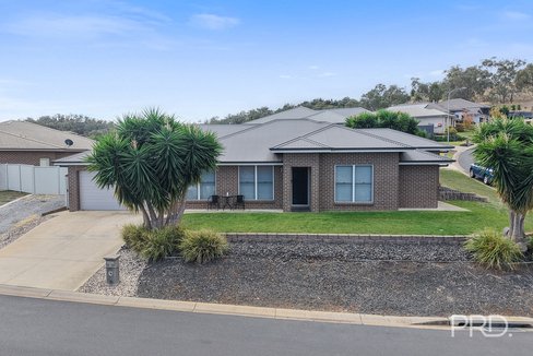 2 & 2A Kaputar Close, TAMWORTH NSW 2340