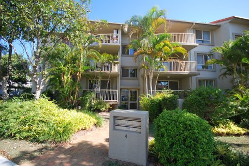 2-4 Mountain View Avenue, MIAMI QLD 4220