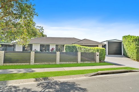 2 ACER Place, REDLAND BAY QLD 4165