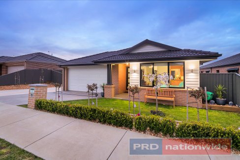2 Angus Close, DELACOMBE VIC 3356