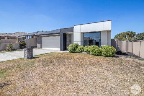 2 Anneke Way, WINTER VALLEY VIC 3358