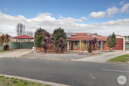 2 Baxter Street, MINERS REST VIC 3352