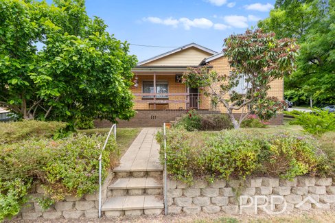 2 Birch Street, BATLOW NSW 2730