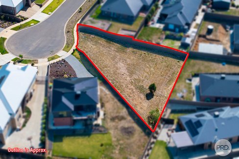 2 Bismark Court, BROWN HILL VIC 3350