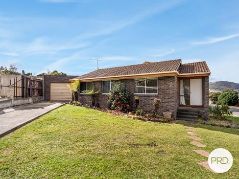 2 Bland Street, ROKEBY TAS 7019