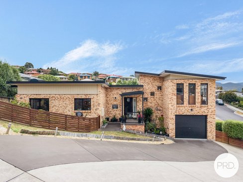 2 Blue Gum Court, CLAREMONT