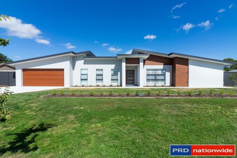 2 Bluskie Close, BUNGENDORE NSW 2621