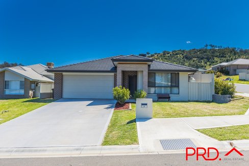 2 Borrowdale Close, TAMWORTH NSW 2340