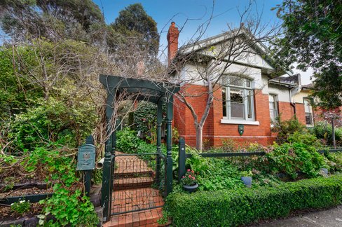 2 Bow Crescent Camberwell 3124