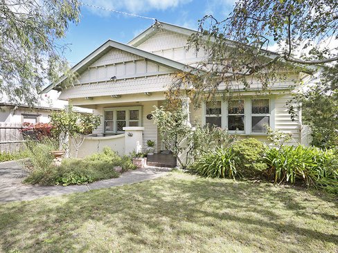 2 Cambridge Street Belmont 3216