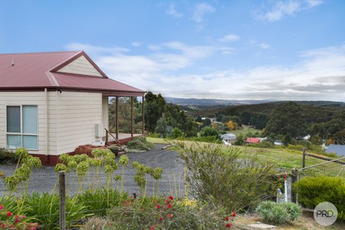 2 Carney Street West, MOUNT EGERTON VIC 3352