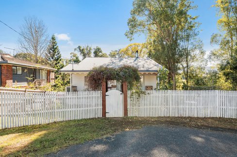 2 Church Street, NANA GLEN NSW 2450