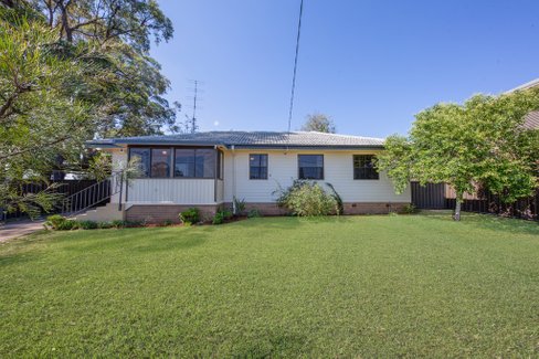 2 Churchill Crescent, RUTHERFORD NSW 2320