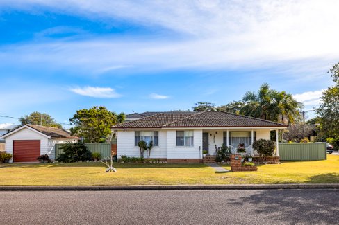 2 Clarence Street, CORLETTE NSW 2315