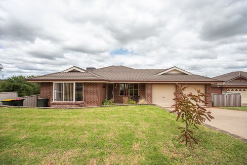 2 Cleary Drive, TAMWORTH NSW 2340