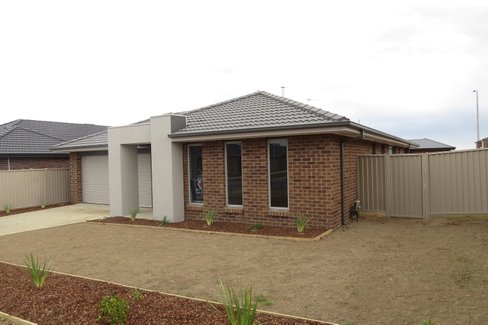 2 Clovedale Avenue, ALFREDTON VIC 3350