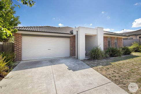 2 Clovedale Avenue, ALFREDTON VIC 3350