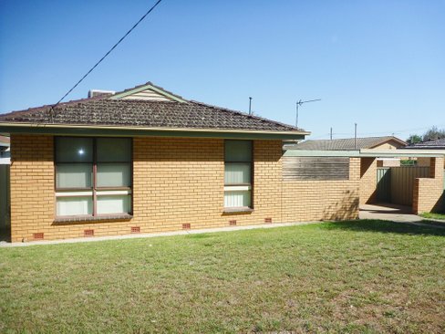 2 Cobb Street, TOLLAND NSW 2650