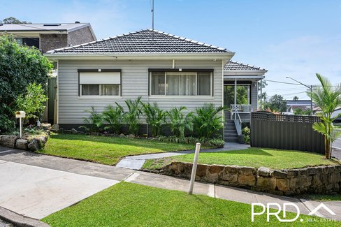 2 Cook Crescent, EAST HILLS