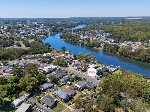 2 Cook Crescent, EAST HILLS NSW 2213