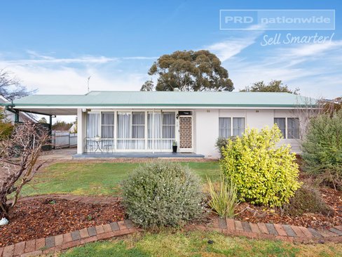 2 Cook Street, KOORINGAL NSW 2650