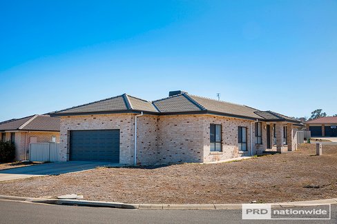 2 Coolamon Close, TAMWORTH NSW 2340