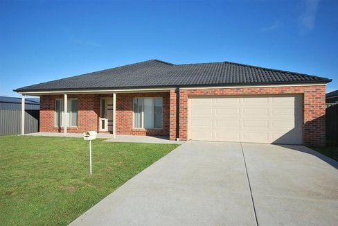 2 Copeworth Court, ALFREDTON VIC 3350
