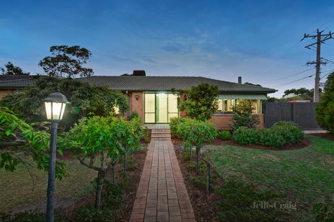 2 Corandirk Place Yallambie 3085