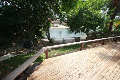 2 Costa Court, BROADBEACH WATERS QLD 4218