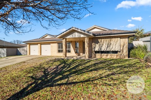 2 Cowan Place, LLOYD NSW 2650
