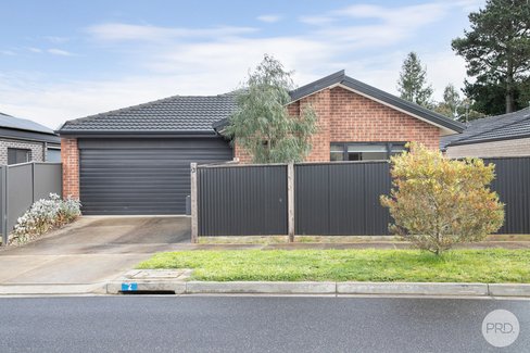 2 Cowley Court, CANADIAN VIC 3350