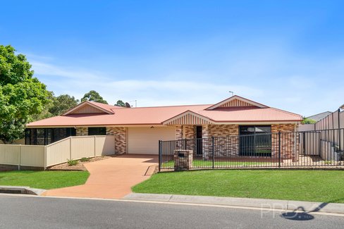 2 Daly Place, REDLAND BAY QLD 4165