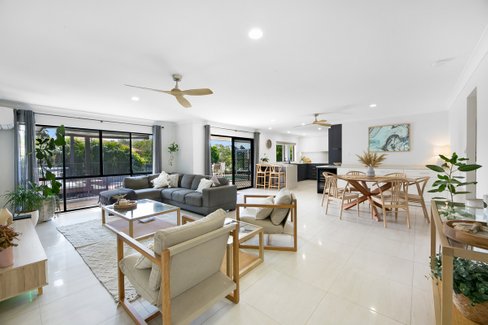 2 Dapples Court, Burleigh Heads QLD 4220