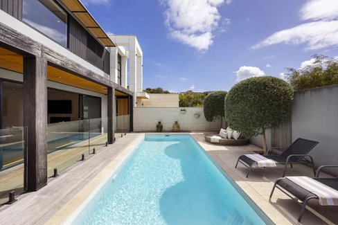 2 Dark Parade Sorrento 3943