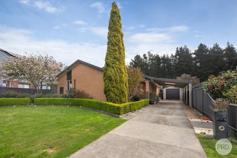 2 Dianne Court, CANADIAN VIC 3350