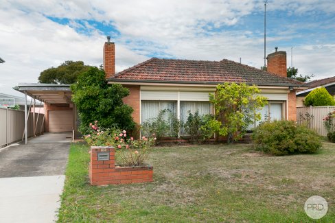 2 El Ramleh Avenue, WENDOUREE VIC 3355