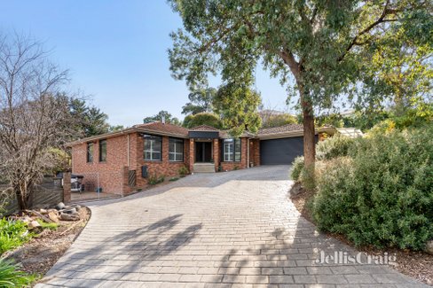 2 Elmwood Rise Eltham North 3095