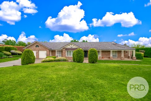 2 Evangelist Avenue, LAKE ALBERT NSW 2650