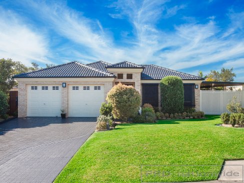 2 Featherwood Place, THORNTON NSW 2322