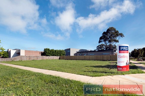 2 Goldwood Drive, ALFREDTON VIC 3350