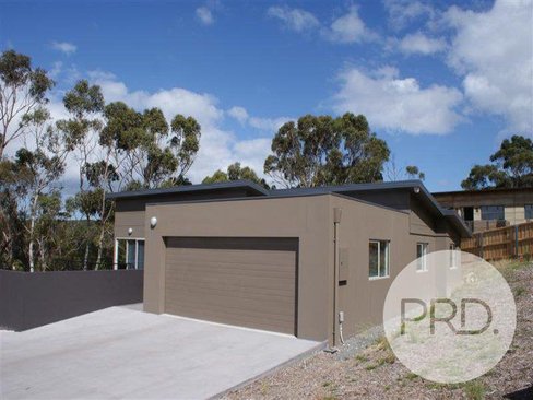 2 Hakea Drive, TOLMANS HILL TAS 7007